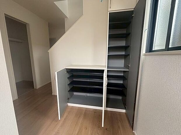 玄関収納もしっかりあります！