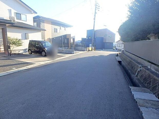 車通りも少ない前面道路！