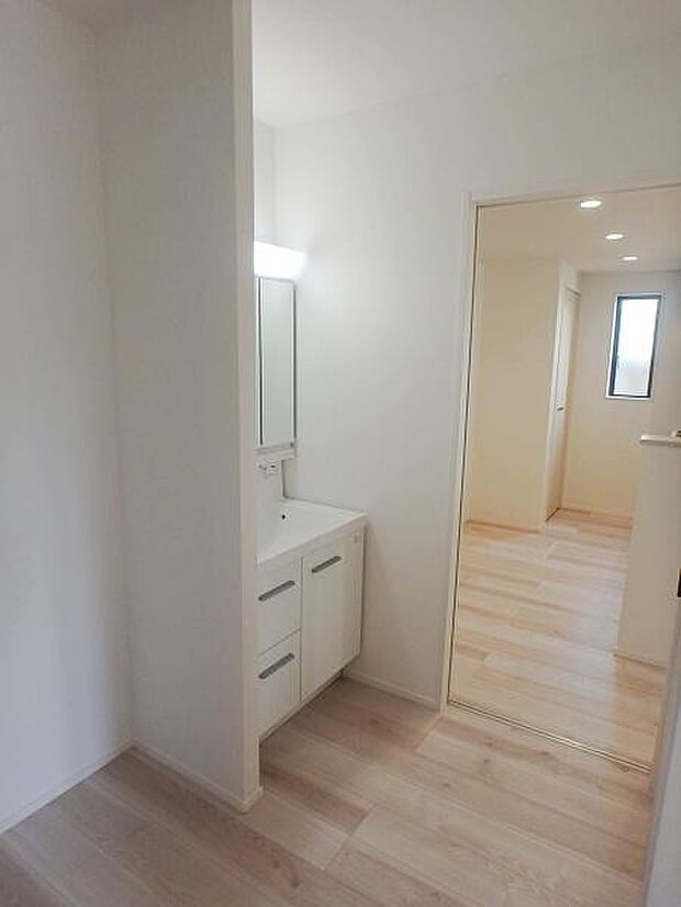 慌ただしい朝にもゆとりの洗面所