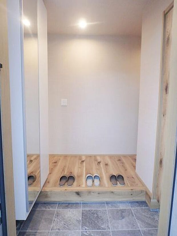 玄関収納もしっかりあります！