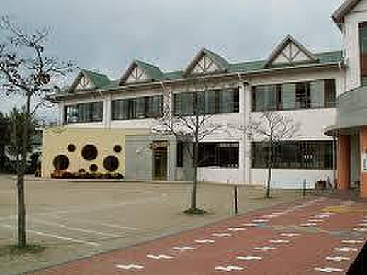 上津役幼稚園まで1261m