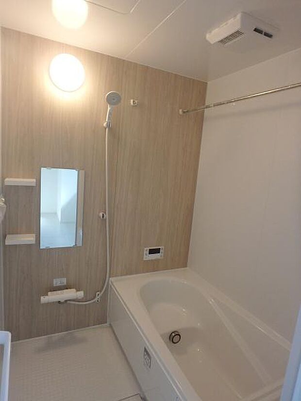 一日の疲れをいやす浴室は広々1坪以上