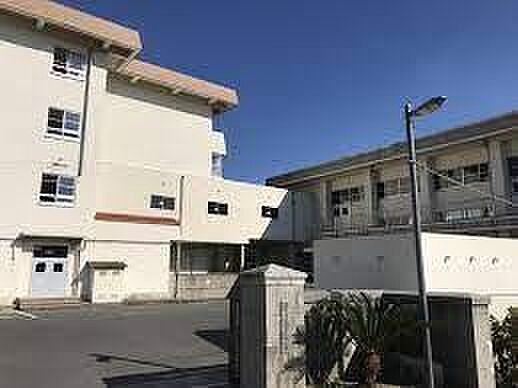 飯塚市立飯塚第一中学校まで2042m