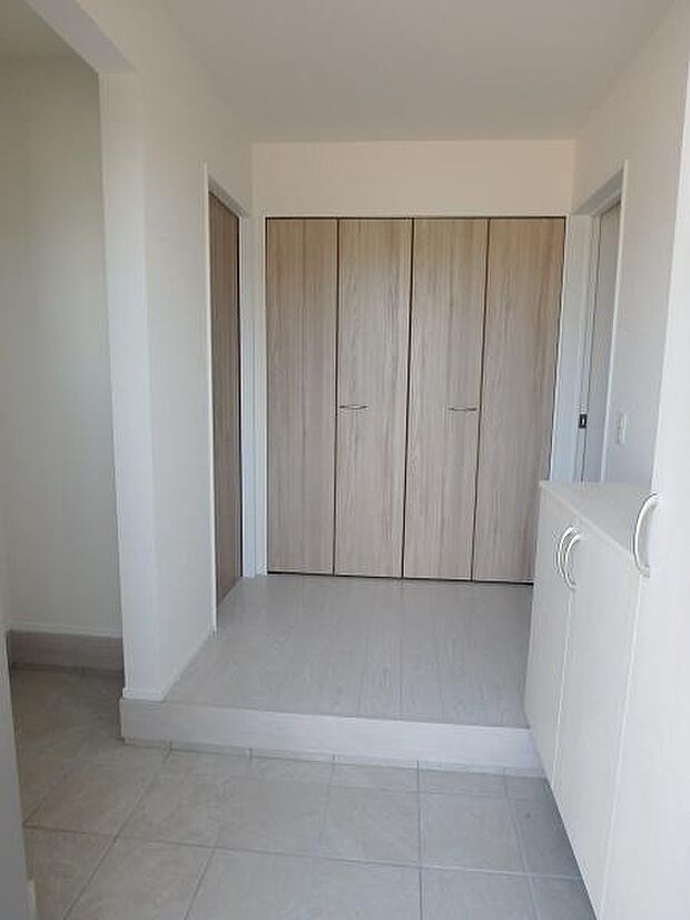 玄関も広くゆとりがあります。