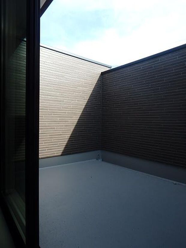 広々としたバルコニ―