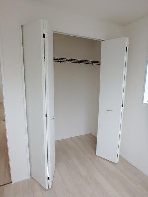 収納があるので部屋を広く使えます!