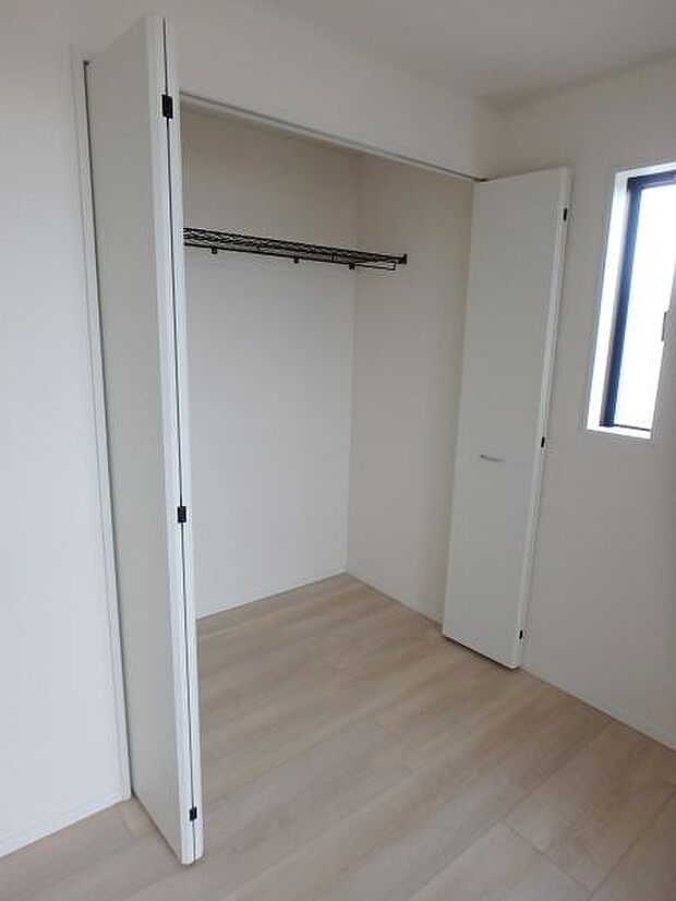 収納があるので部屋を広く使えます!