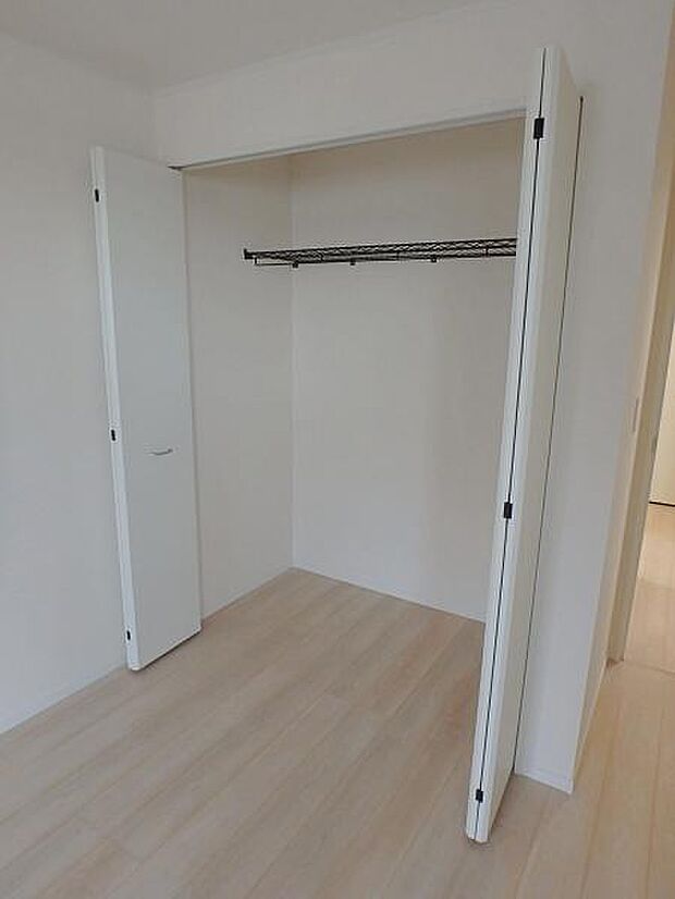 収納があるので部屋を広く使えます!