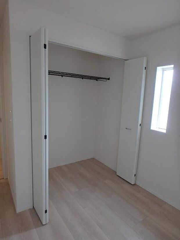 収納があるので部屋を広く使えます!