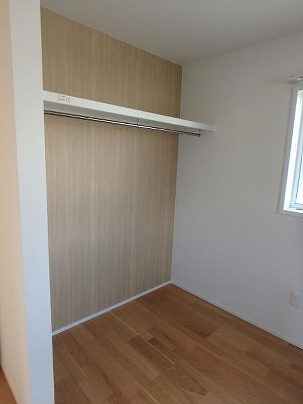 収納があるので部屋を広く使えます!