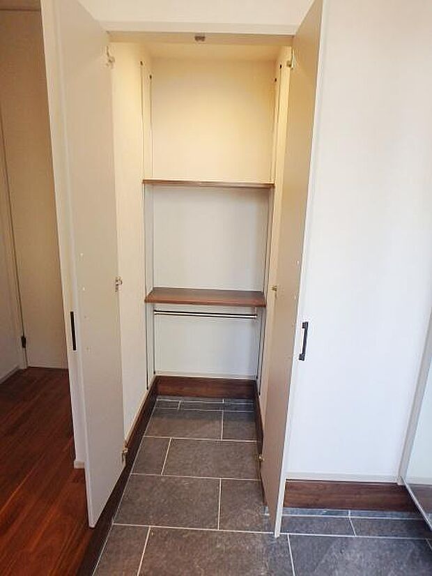 玄関収納もしっかりあります!