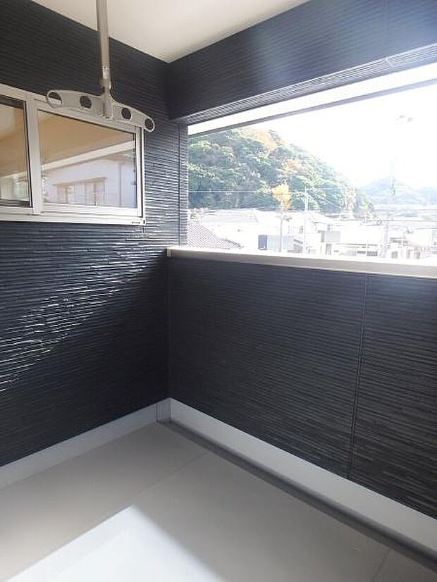 急な雨でも安心の屋根付きバルコニー!