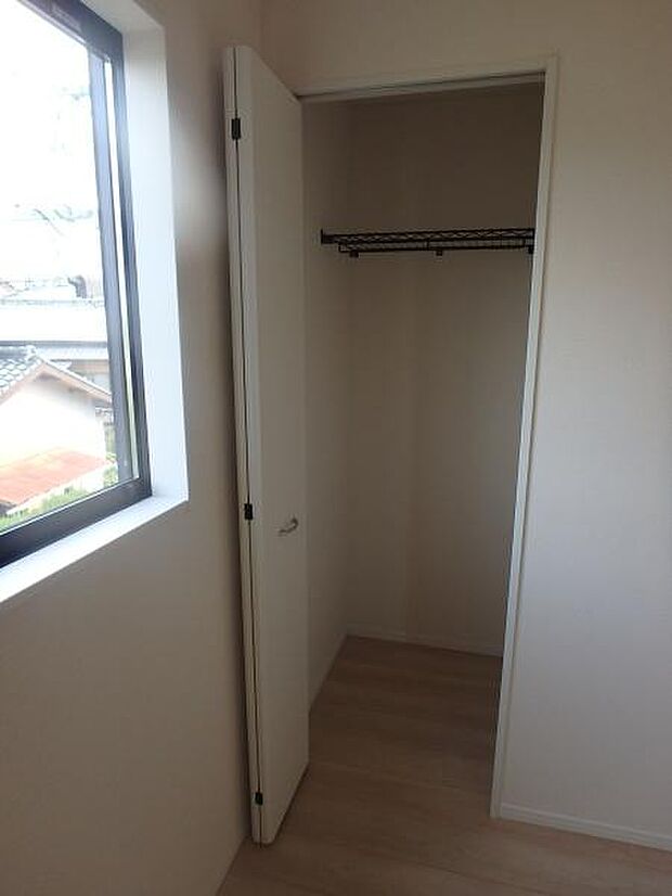 収納があるので部屋を広く使えます!