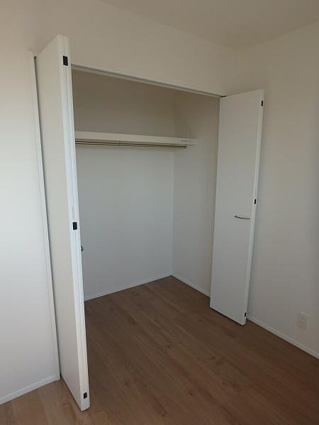 収納があるので部屋を広く使えます！