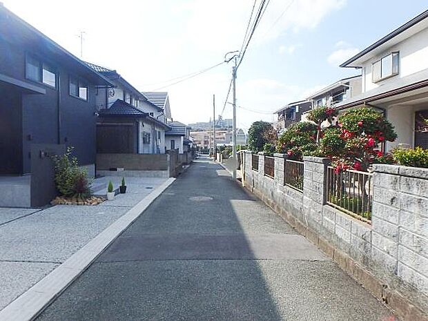 前面道路5ｍ以上！ゆとりあります！