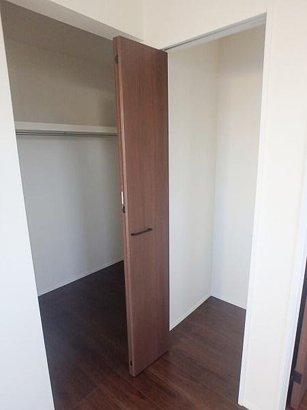 収納があるので部屋を広く使えます!