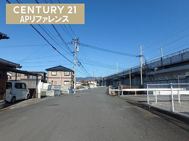 前面道路6m以上!ゆとりあります!