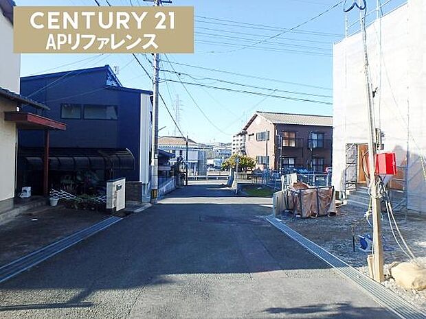 車通りも少ない前面道路!