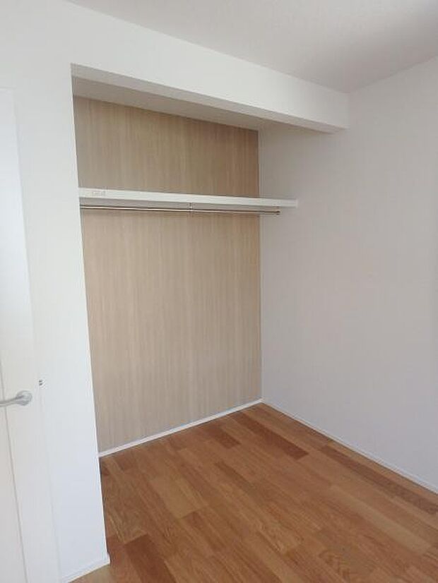 収納があるので部屋を広く使えます!