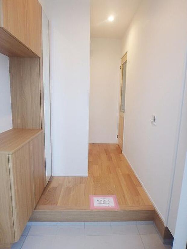 玄関も広くゆとりがあります。