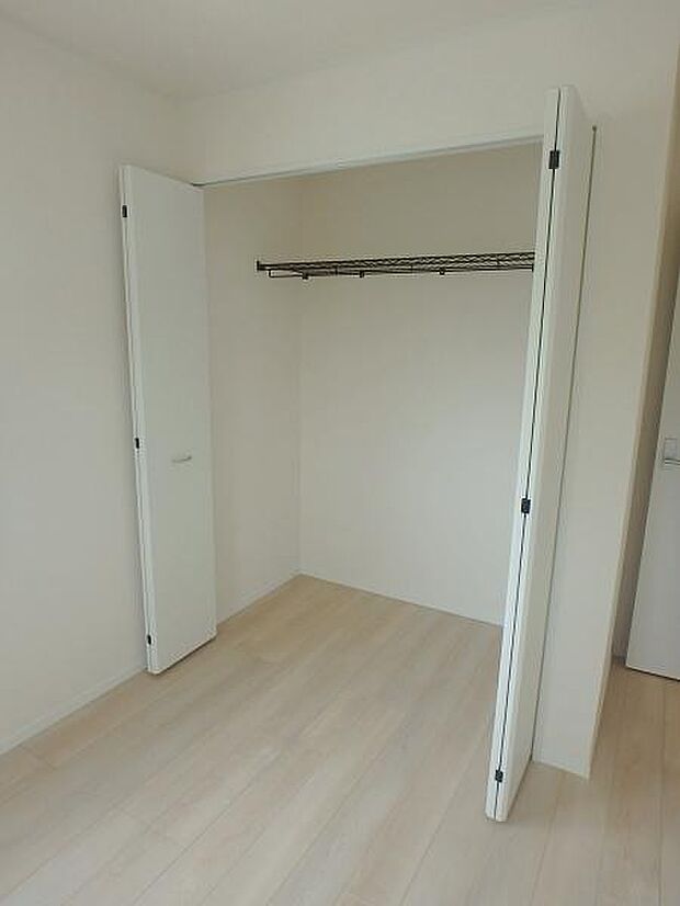 収納があるので部屋を広く使えます!