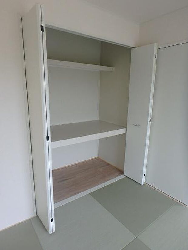 収納があるので部屋を広く使えます!