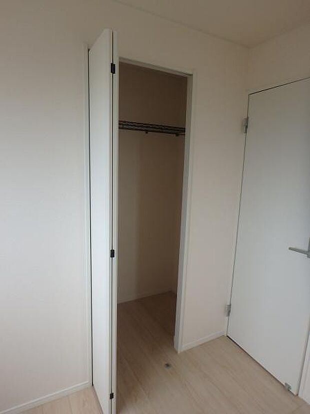 収納があるので部屋を広く使えます!