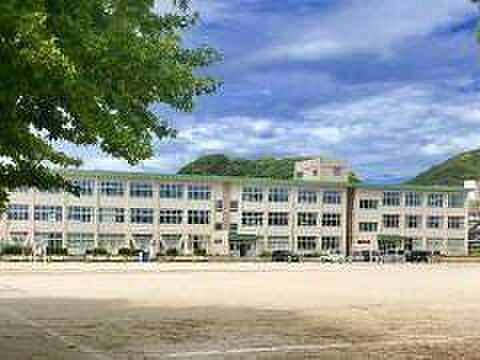 水巻町立頃末小学校まで1391m
