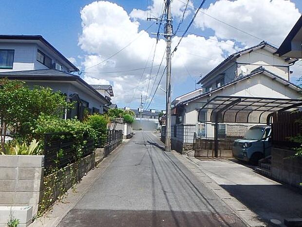 車通りも少ない前面道路!