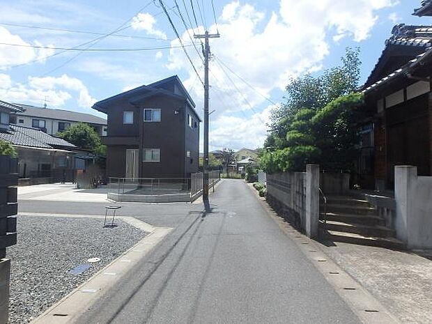 車通りも少ない前面道路!