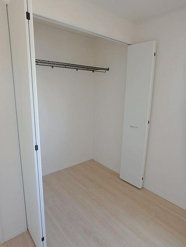 収納があるので部屋を広く使えます！