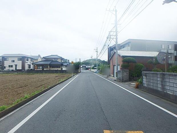 前面道路6ｍ以上！ゆとりあります！