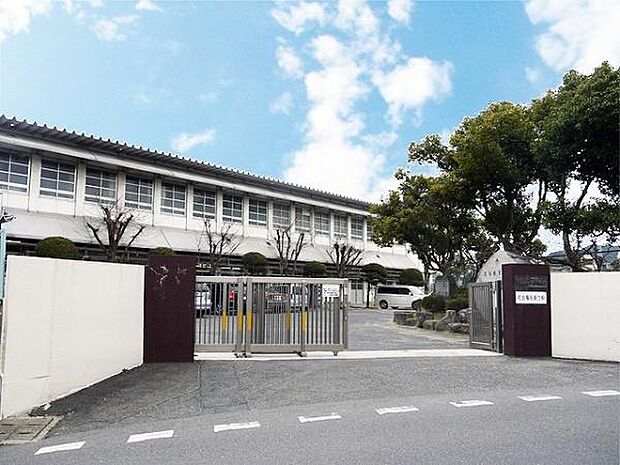上津役中学校まで299m