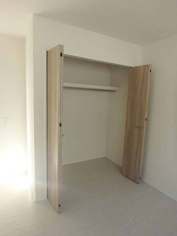 収納があるので部屋を広く使えます!