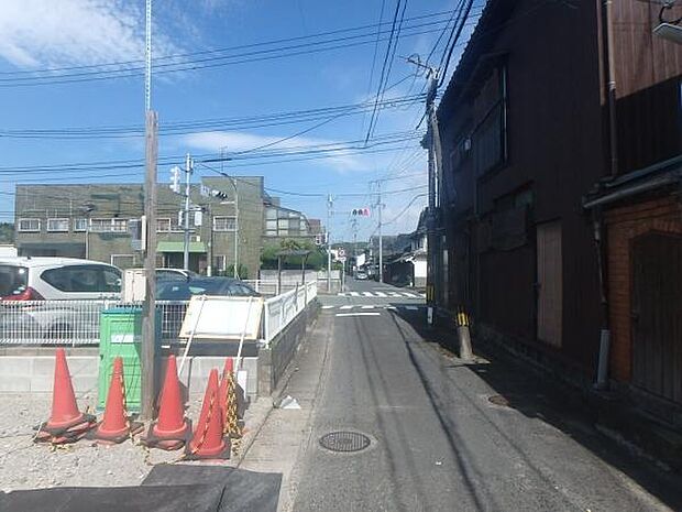 車通りも少ない前面道路！