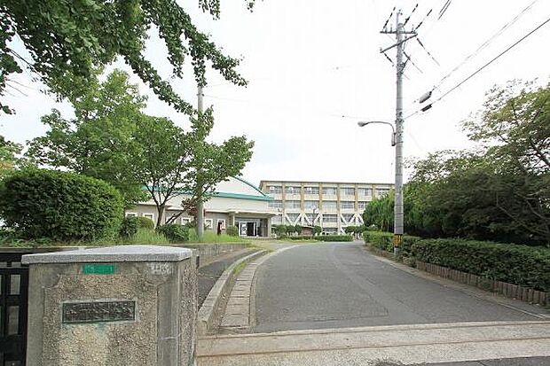 中間東中学校まで750m