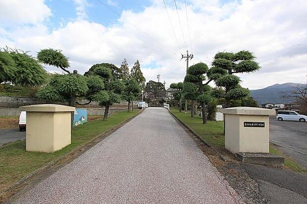 直方市立直方第二中学校まで1049m