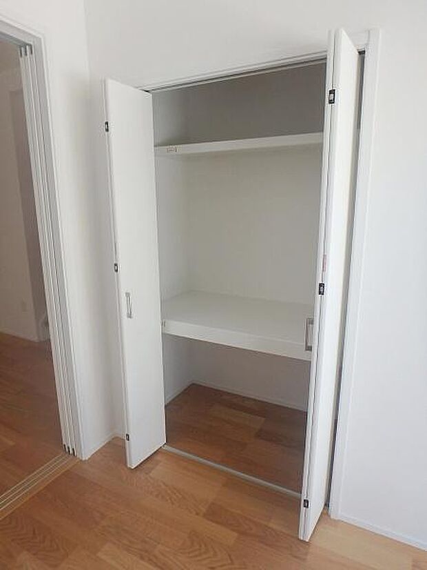 収納があるので部屋を広く使えます!