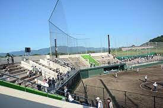 光陵グリーンスタジアムまで734m