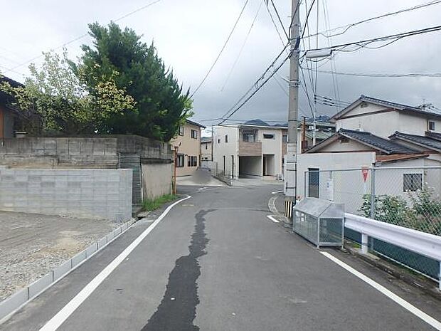 車通りも少ない前面道路!