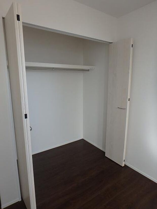 収納があるので部屋を広く使えます！