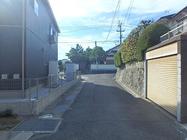 車通りも少ない前面道路！