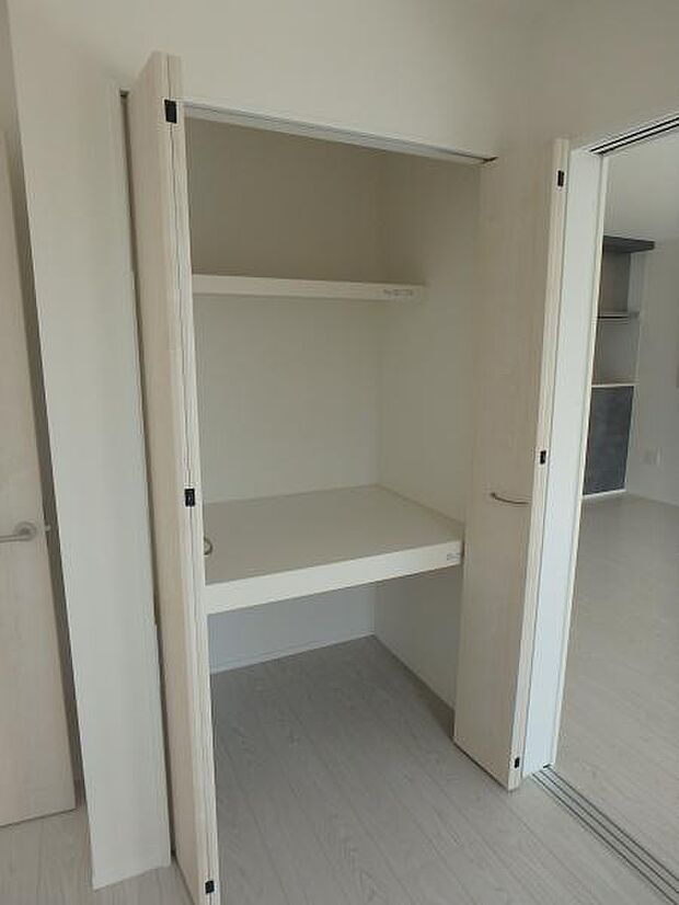 収納があるので部屋を広く使えます!