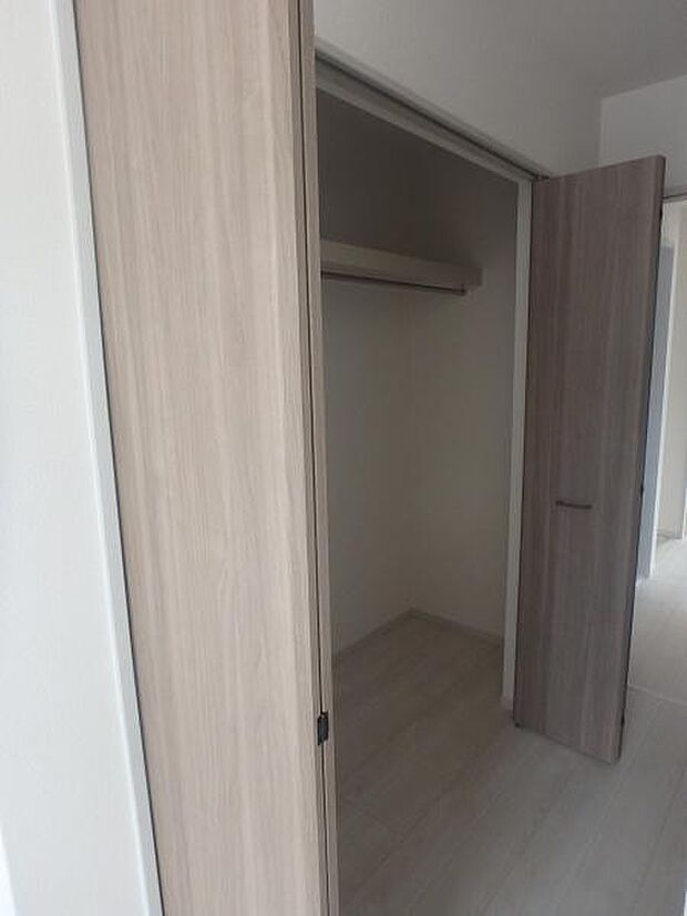 収納があるので部屋を広く使えます!