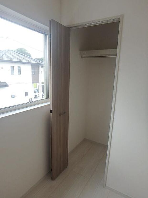 収納があるので部屋を広く使えます!