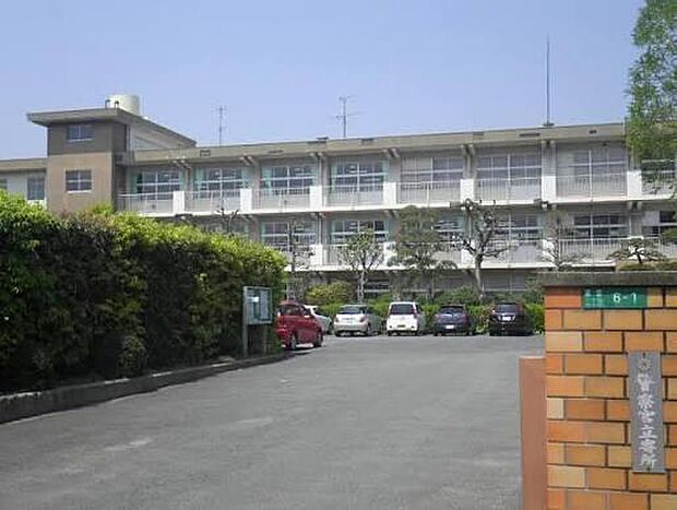 穴生中学校まで1300m