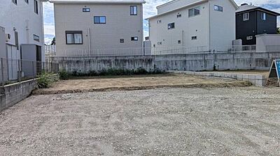 外観:現在建築中!駐車場3台以上! 外観:現在建築中!駐車場3台以上!