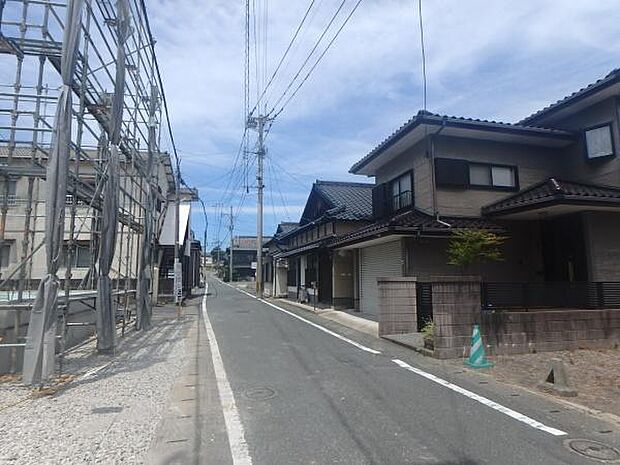 車通りも少ない前面道路!