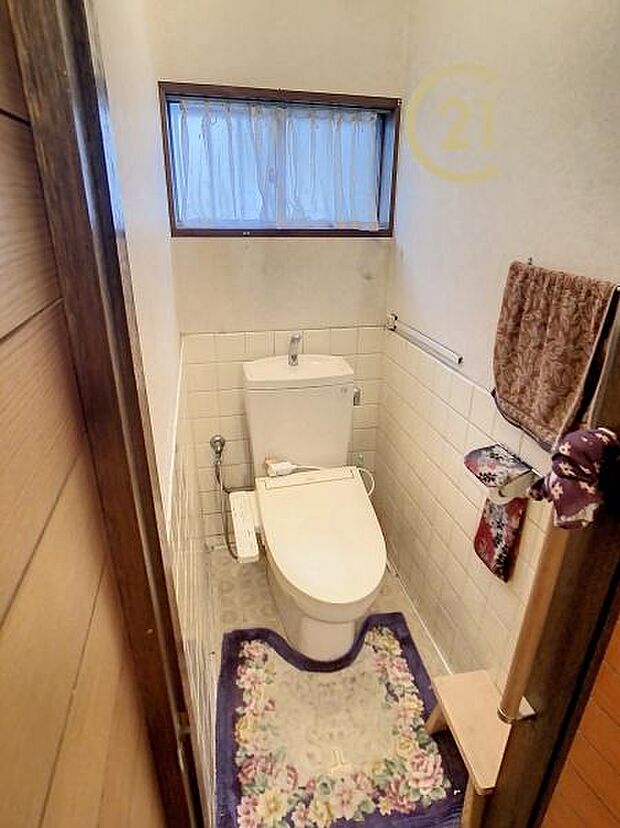 トイレはいつもキレイに保ちたいスペースです。窓もついておりますので、換気もできます！