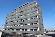 宮崎駅より徒歩28分 築8年9ヶ月 7階建の賃貸物件